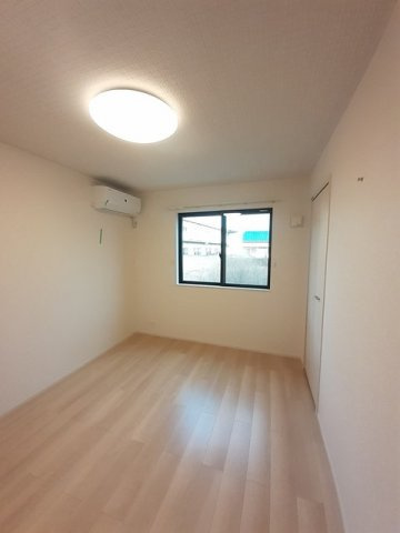 【内装】 | ベルシャイン　紀三井寺　Ⅰ | 明るい色調の室内です