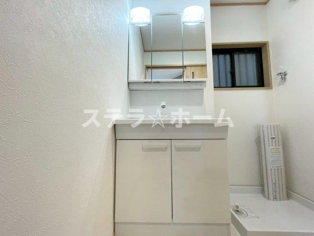 藤が丘町　中古戸建の独立洗面台|独立洗面化粧台が付いています