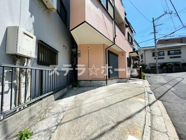 藤が丘町　中古戸建の駐車場|駐車場です