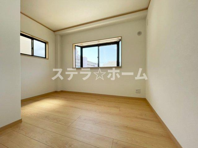 藤が丘町　中古戸建の洋室|使い勝手のいい洋室です