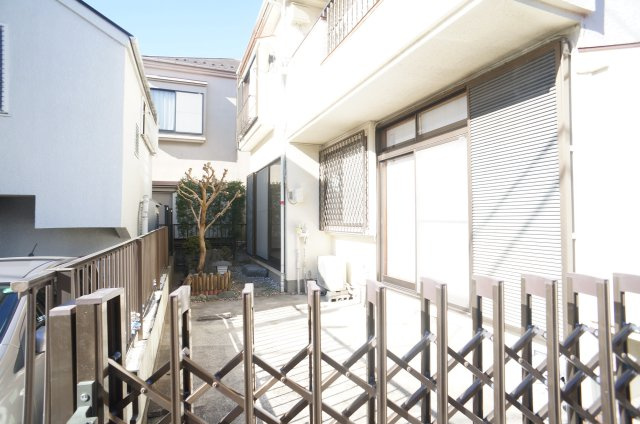 松ヶ丘戸建ての駐車場