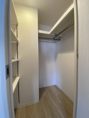 THE HUB MIYAKOJIMAの収納|THE HUB MIYAKOJIMA　ウォークインクローゼット
