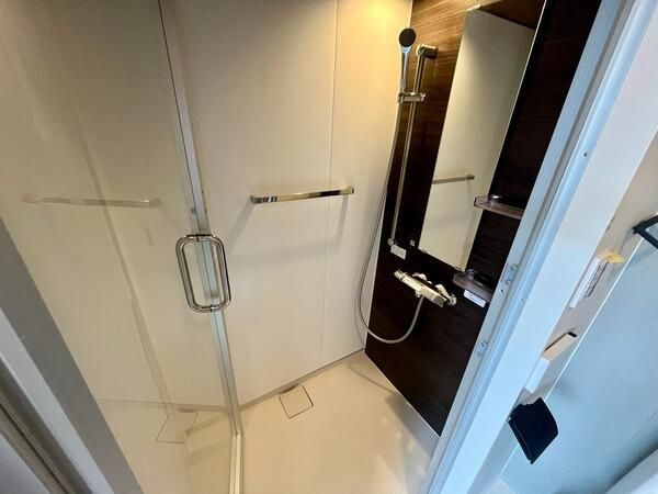 ＣＯＣＯＦＬＡＴ江古田のシャワールーム