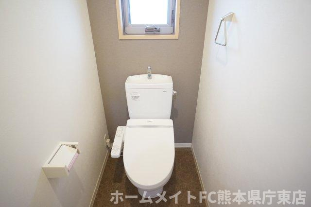 熊本市東区三郎２丁目の一戸建てのトイレ