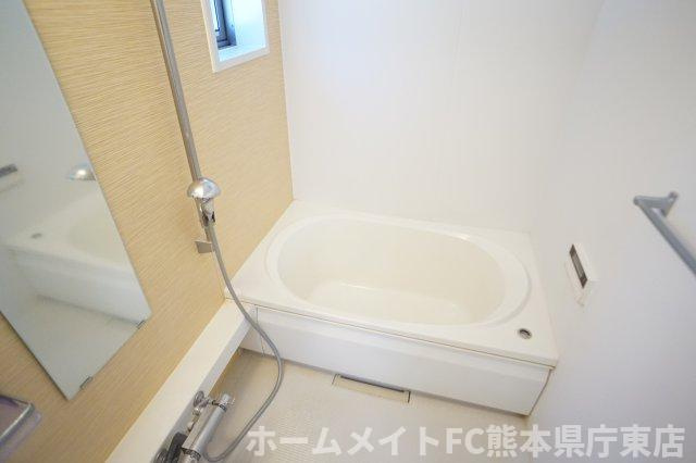 熊本市東区三郎２丁目の一戸建ての浴室