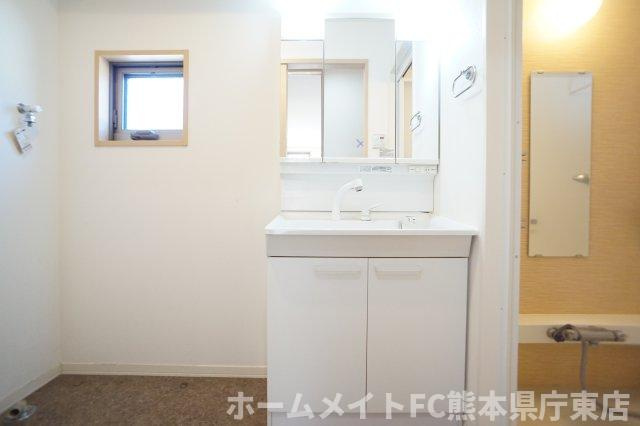 熊本市東区三郎２丁目の一戸建ての独立洗面台