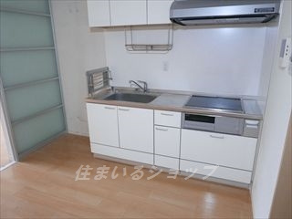 ｉメゾン亀山のキッチン|ＩＨコンロ付きシステムキッチン