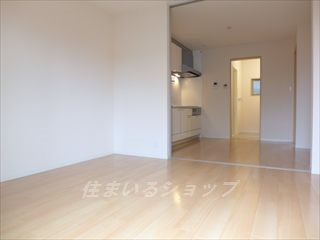 ｉメゾン亀山の居間・リビング