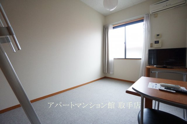 レオパレスKSABIKOの居間・リビング|画像3