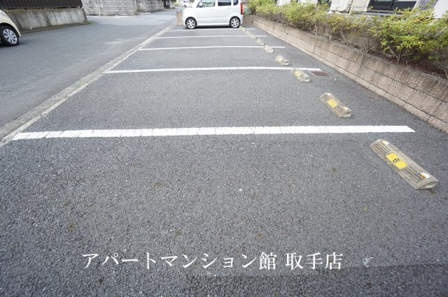 レオパレスISLANDⅡの駐車場