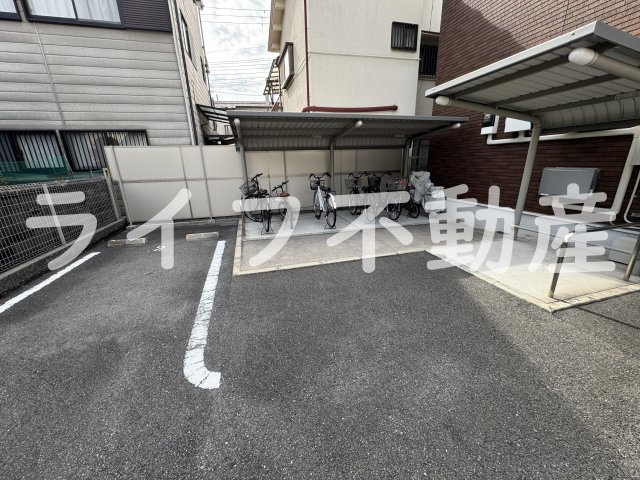 ブローテ花園の駐車場|車をお持ちの方に嬉しい駐車場付きの物件です