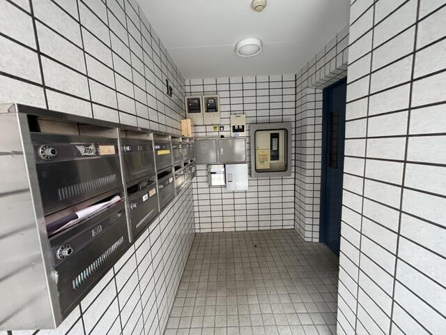 世田谷区喜多見９丁目の賃貸マンションのロビー