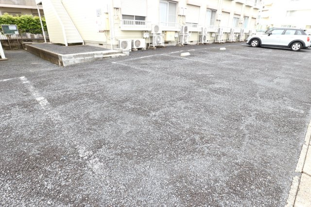 グリーンプラザ Bの駐車場