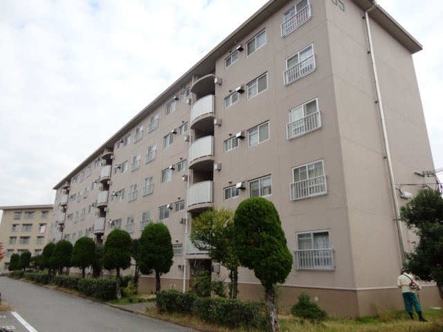 神陵台北住宅65号棟の外観
