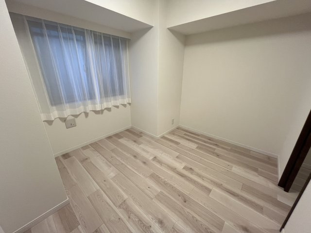 プレシス小手指の洋室|5帖の洋室は個人部屋としても、納戸としても活用できます♪