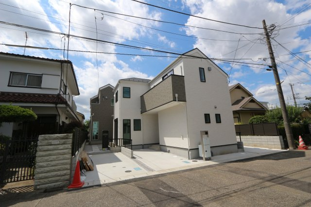 【LIGNAGE】東久留米市前沢５丁目01期の外観|収納力豊富なウォークインクローゼットを設置。
洋服や小物類など、目的に応じてすっきり美しい収納を実現します。