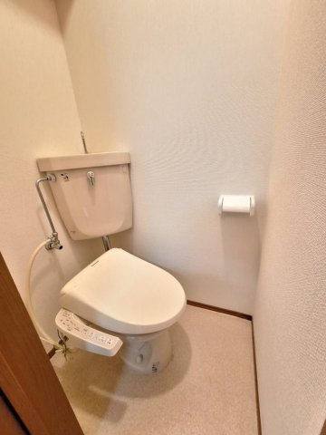 コンフォート洗足のトイレ|温水洗浄便座つき！