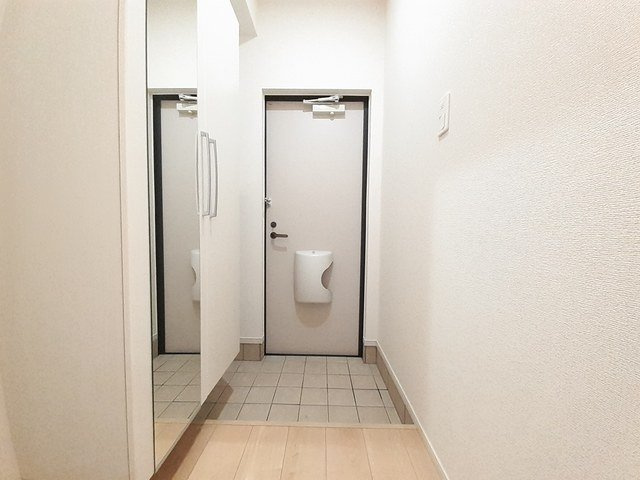 ホワイトハウス壱番館の玄関