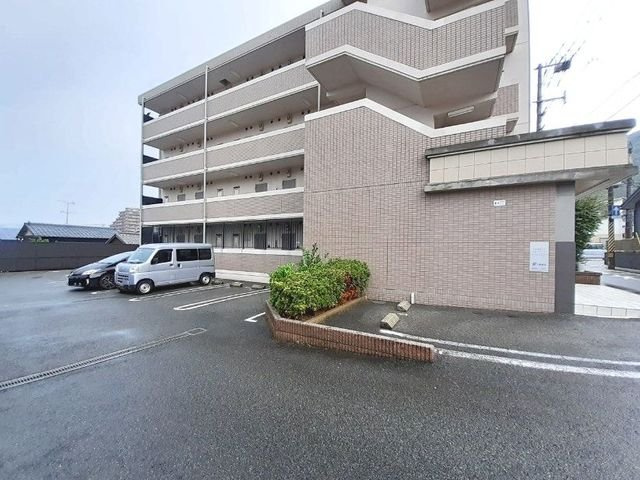 フリーアメニティ　ＯＮＥの駐車場