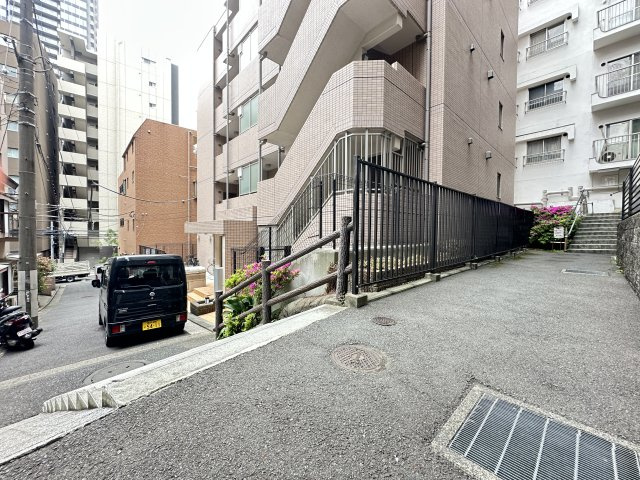 恒陽マンションのその他|1階サブエントランスから駅までのアクセス◎です。