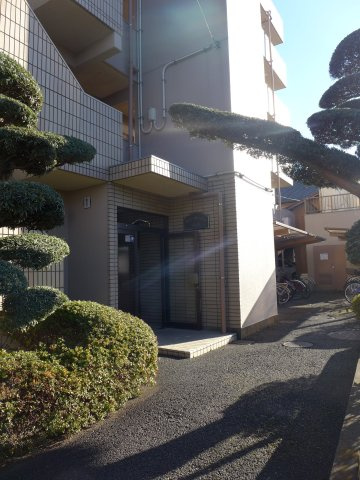 サニーガーデンARAIのエントランス