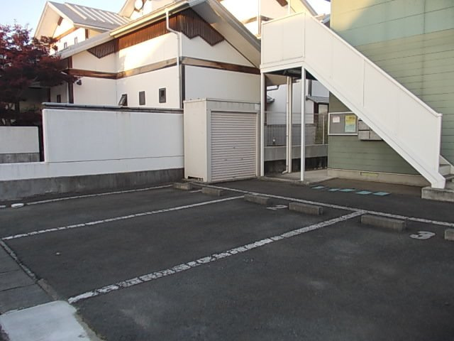 グリーンコートの駐車場