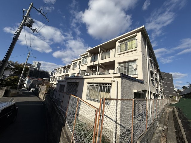 千里坂の木ハイツ