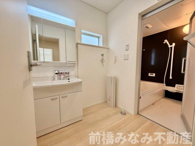 【新築】前橋市粕川町新屋第2　３号棟(全３棟)　クレイドルガーデン　新築建売分譲の独立洗面台|独立洗面化粧台が付いています