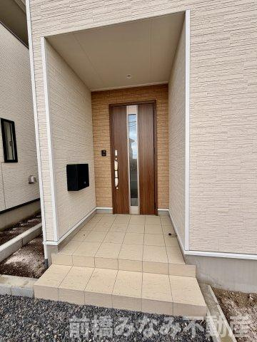 【新築】前橋市粕川町新屋第2　３号棟(全３棟)　クレイドルガーデン　新築建売分譲の玄関|明るい玄関です