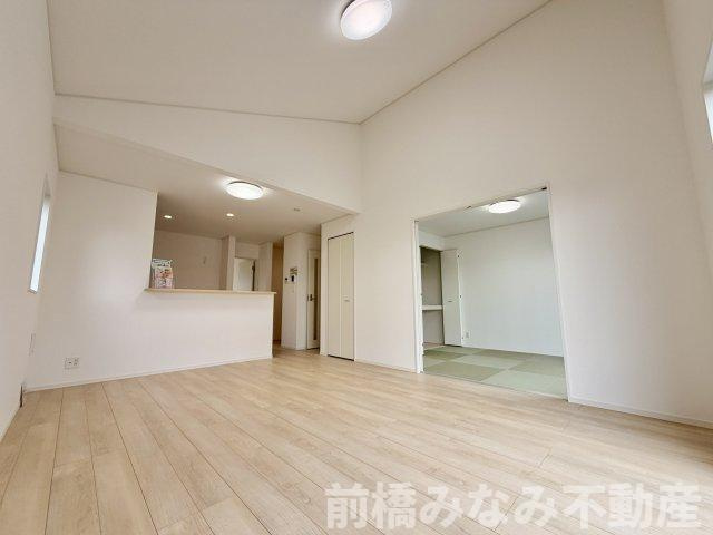 【新築平屋】前橋市粕川町新屋第2　１号棟(全３棟)　クレイドルガーデン　新築建売分譲の居間・リビング|居間です