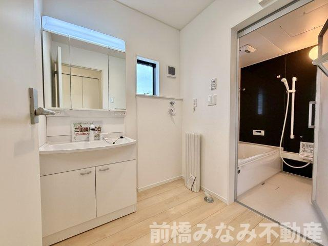 【新築平屋】前橋市粕川町新屋第2　１号棟(全３棟)　クレイドルガーデン　新築建売分譲の独立洗面台|独立洗面台あり、毎朝おしゃれに忙しい女性の方におすすめです