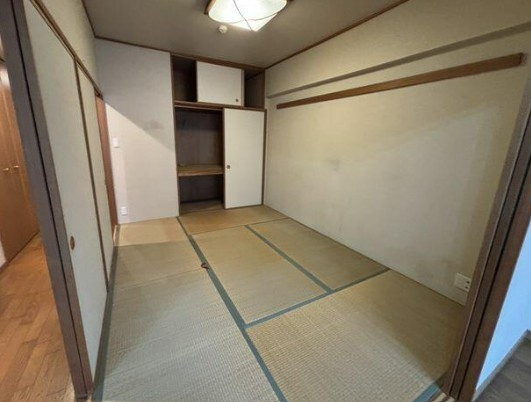 【中古マンション】ダイアパレス若葉壱番館の和室|6帖和室です