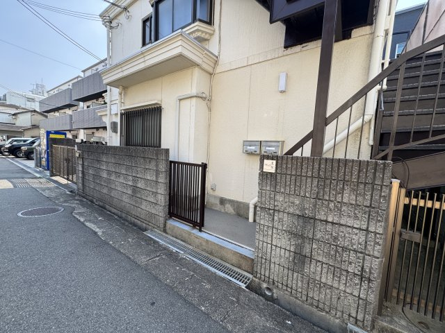 フラッツ星住のエントランス