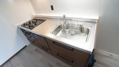 【キッチン】 | 南観音３丁目　フルリノベ済み３ＬＤＫマンション | 最新設備のひろびろキッチン