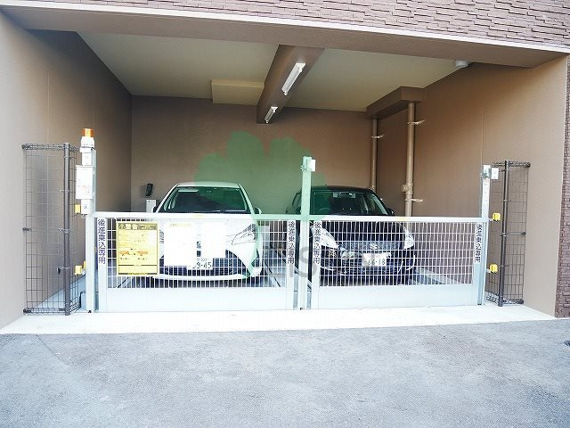 ネストピア県庁口駅前の駐車場