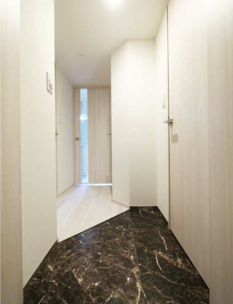 コンポジット渋谷本町の玄関