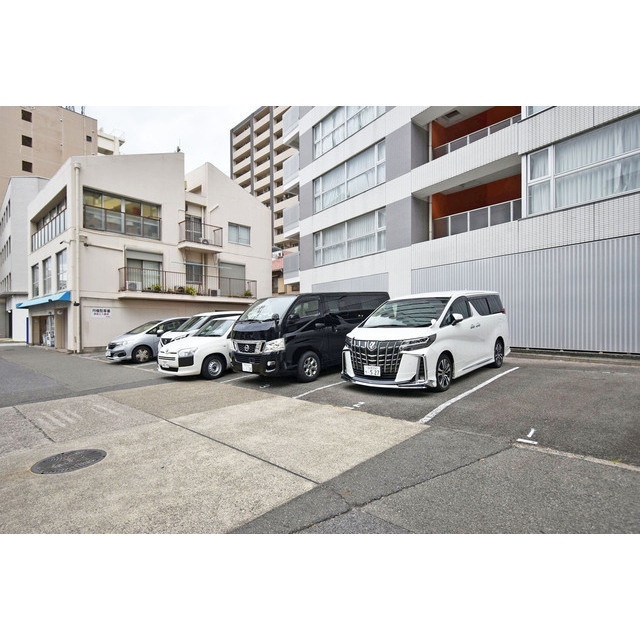 LaSante葵の駐車場