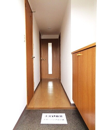 ヒル・イーストＳＳのその他|共有部からの室内　同タイプ別部屋