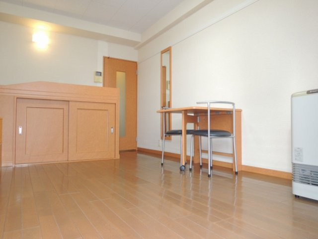 レオパレスさくら中央の居間・リビング