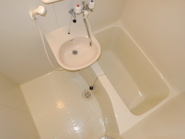 レオパレスさくら中央の浴室