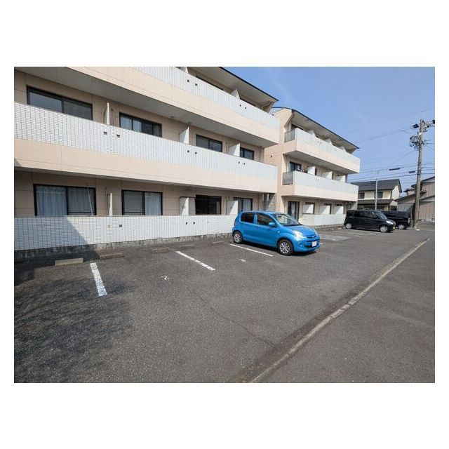 岐阜市下鵜飼のアパートの駐車場