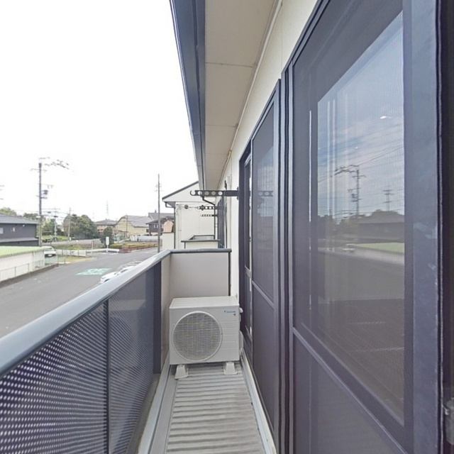 本巣郡北方町長谷川西２丁目のアパートのバルコニー