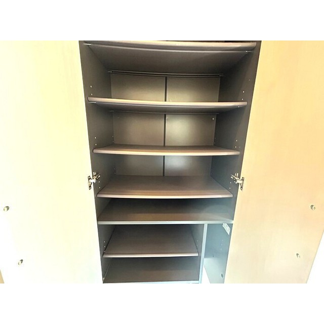 エクセルサワダＡ棟の玄関