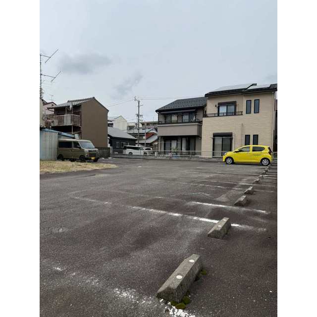 岐阜市葭町２丁目の駐車場