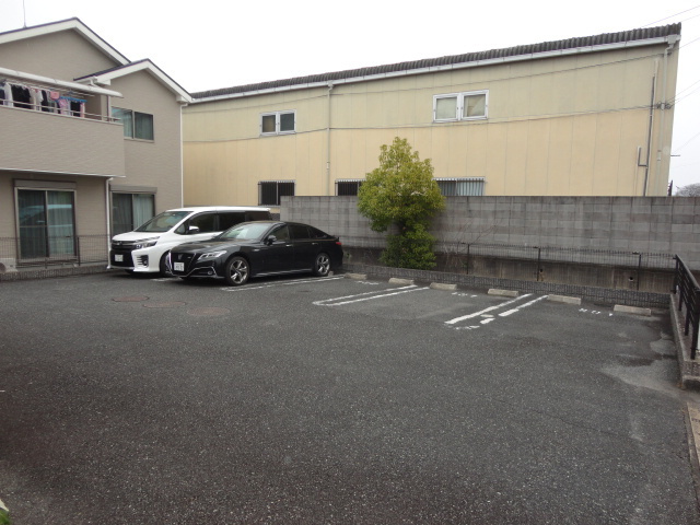 ソレイユレジデンスの駐車場