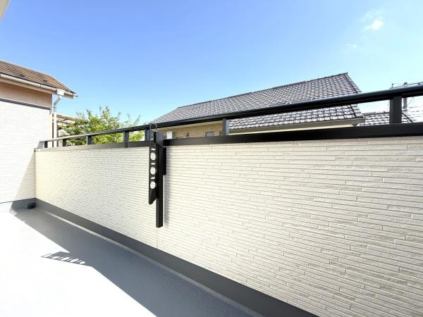横浜市旭区中沢３丁目の新築一戸建のバルコニー|陽当り良好のバルコニー！
風通しもよく気持ちいいです