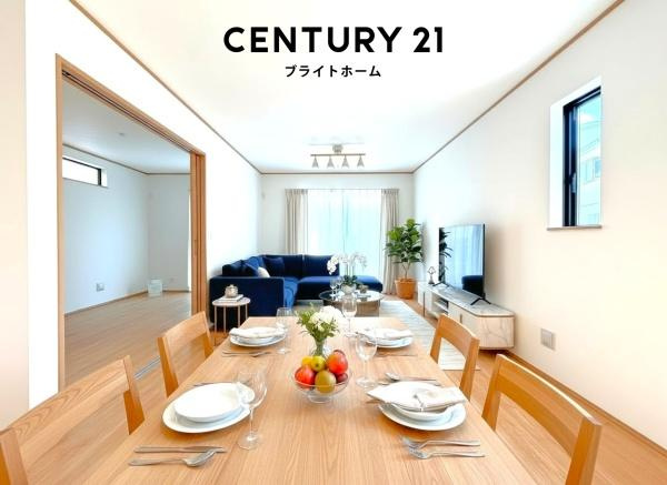 横浜市旭区中沢３丁目の新築一戸建の居間・リビング|自慢したくなるリビング！
形も良く家具の配置にも困りません。
※家具等はＣＧでの参考レイアウトです。
