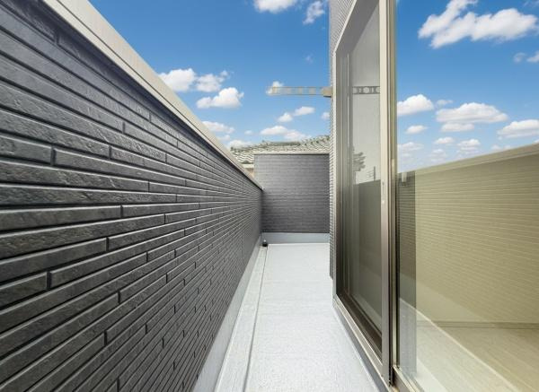 横浜市金沢区片吹の新築一戸建のバルコニー|陽当り良好のバルコニー！
風通しもよく気持ちいいです