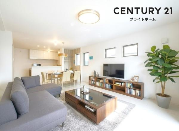 横浜市金沢区片吹の新築一戸建の居間・リビング|自慢したくなるリビング！
形も良く家具の配置にも困りません。
※家具等はＣＧでの参考レイアウトです。