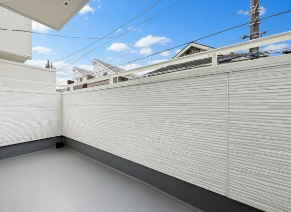 横浜市金沢区釜利谷東１丁目の新築一戸建のバルコニー|陽当り良好のバルコニー！
風通しもよく気持ちいいです